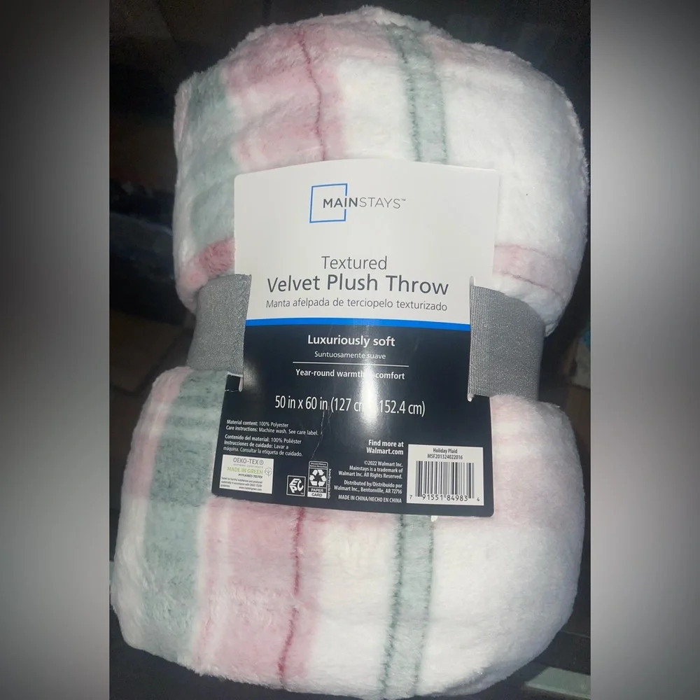Mainstay Printed Textured Plush Throw 50” x 60” Holiday Plaid